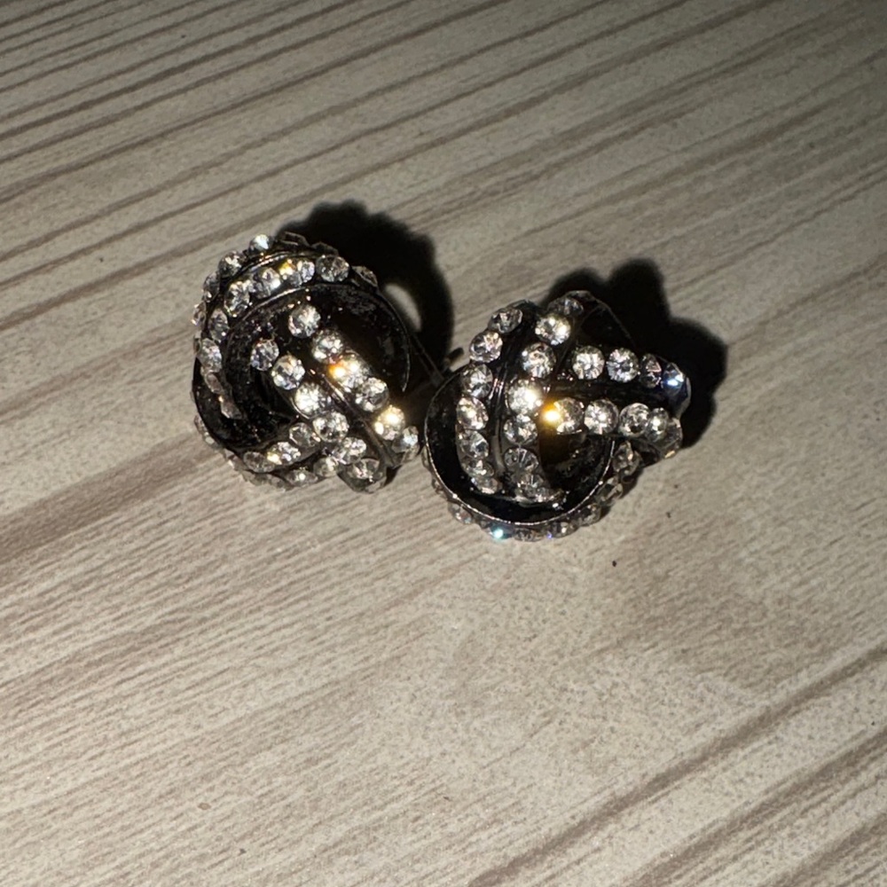 Elegant Silver and Black Knot Earrings